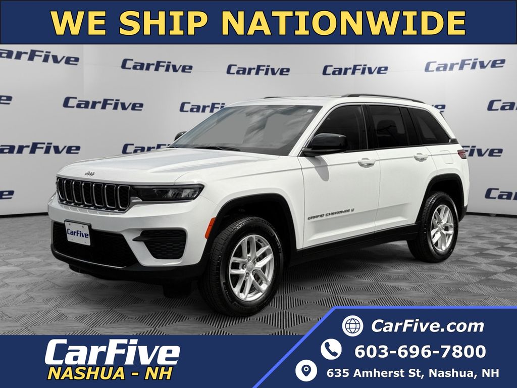 Bright White Clearcoat 2023 Jeep Grand Cherokee Laredo 4WD SUV / Crossover Four-Wheel Drive 8-Speed Automatic