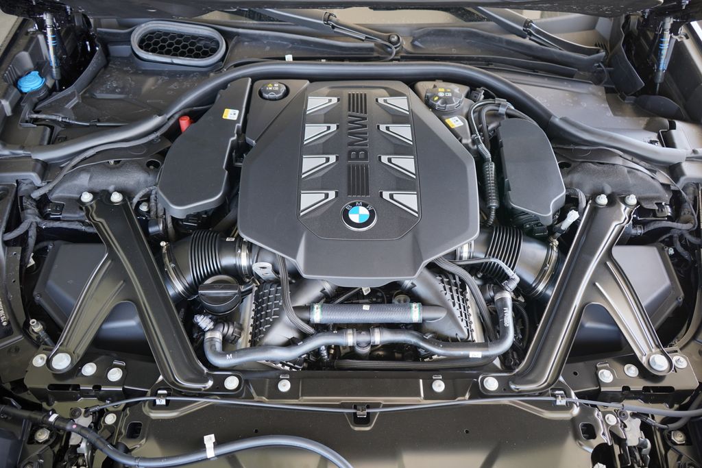 2025 BMW 7 Series 760i xDrive 22