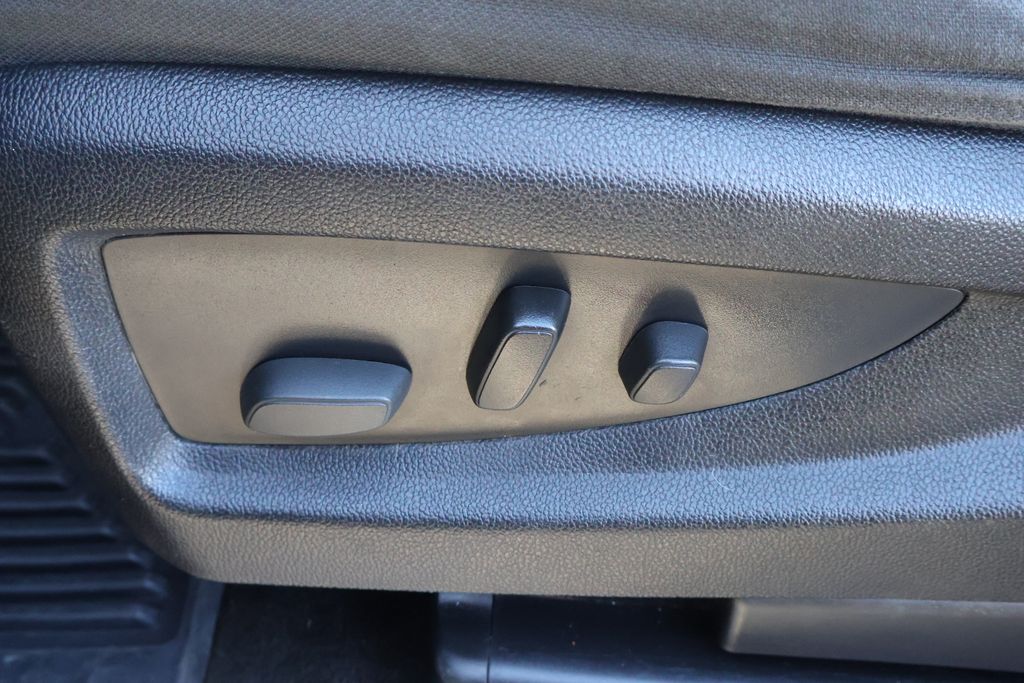 Thumbnail: 2014 Chevrolet Silverado 1500 - 32