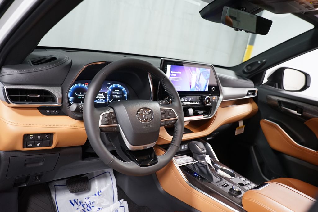 Thumbnail: 2026 Toyota Highlander - 11
