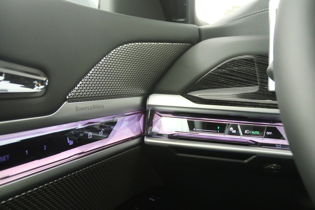 Thumbnail: 2026 BMW 7 Series - 15