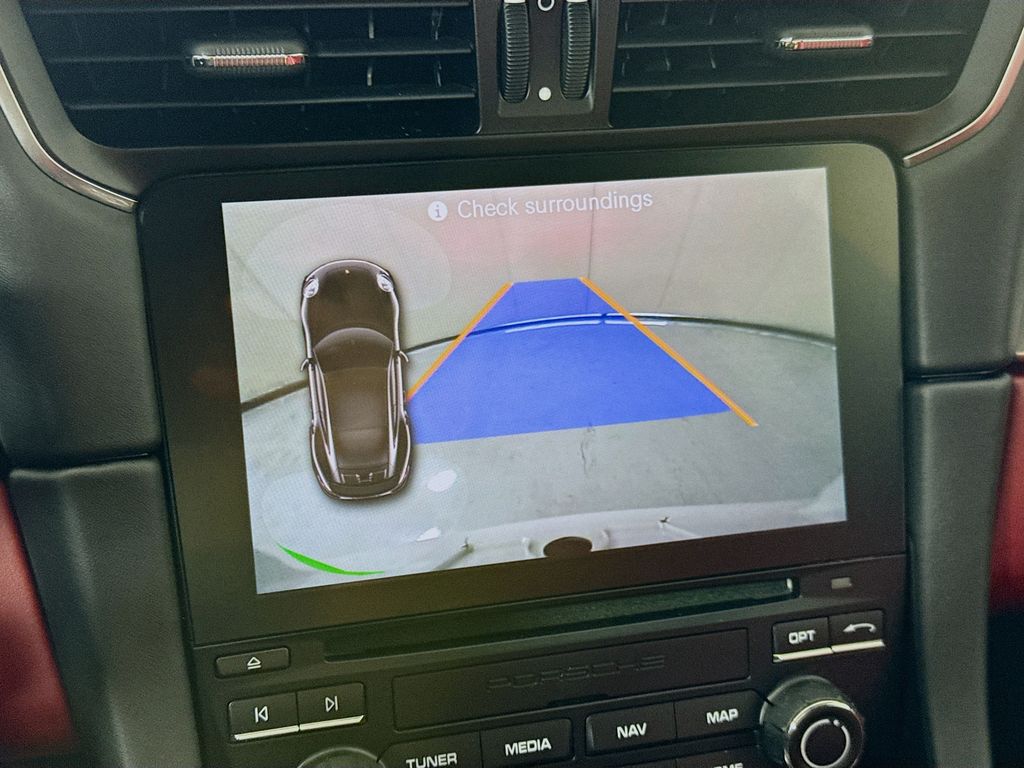 Thumbnail: 2018 Porsche 911 - 15