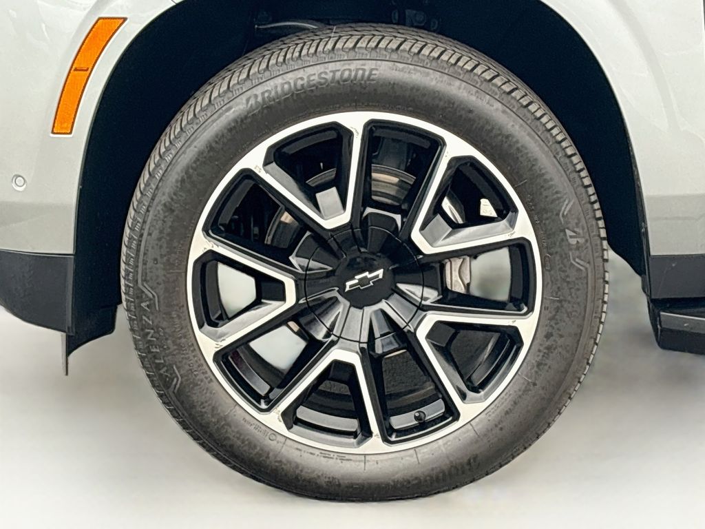 Thumbnail: 2025 Chevrolet Suburban - 31