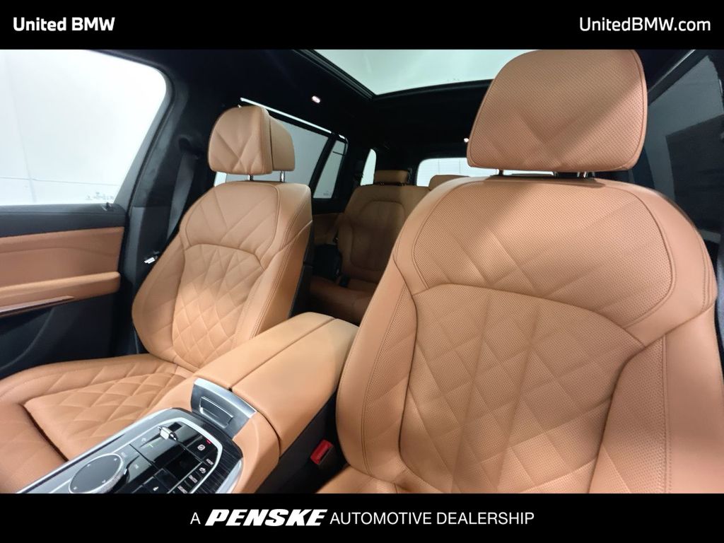 Thumbnail: 2026 BMW X7 - 13