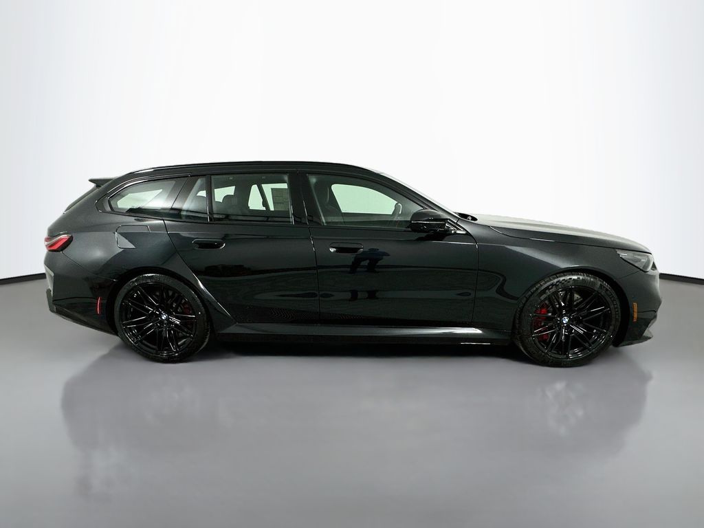 Thumbnail: 2027 BMW M5 - 4