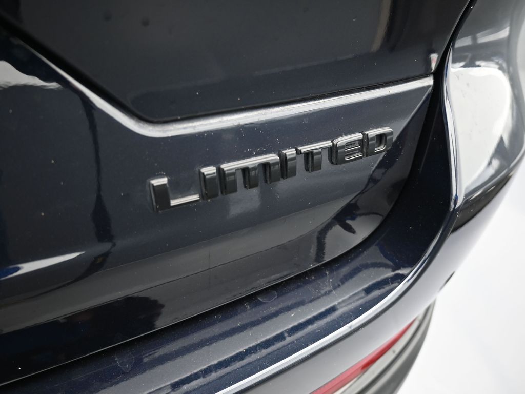 Used 2024 Midnight Sky Jeep Limited image 40