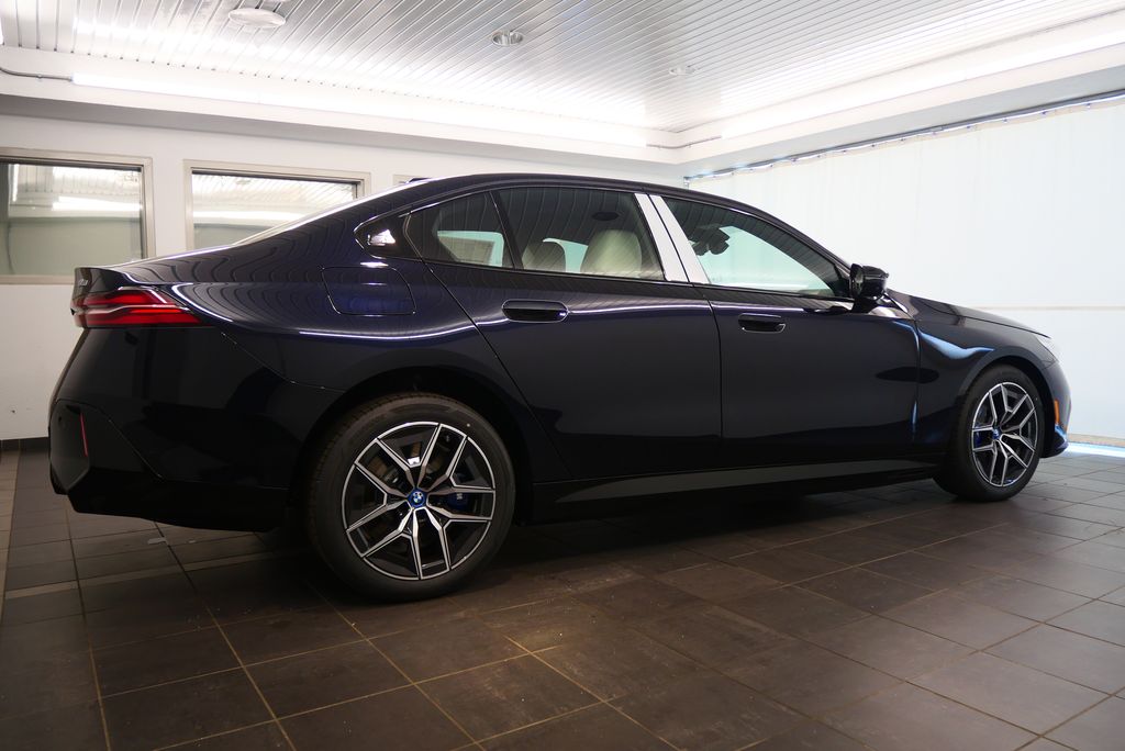 2024 BMW i5 M60 5