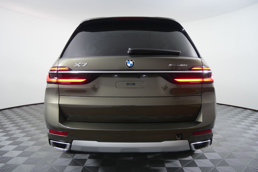 Thumbnail: 2026 BMW X7 - 4