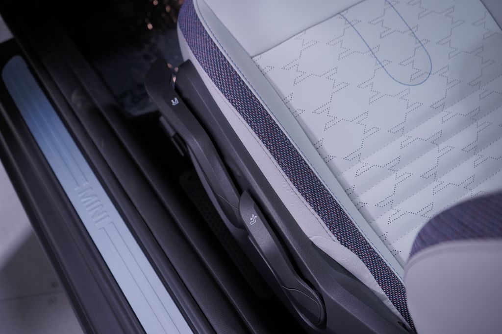 Thumbnail: 2026 MINI Cooper - 15