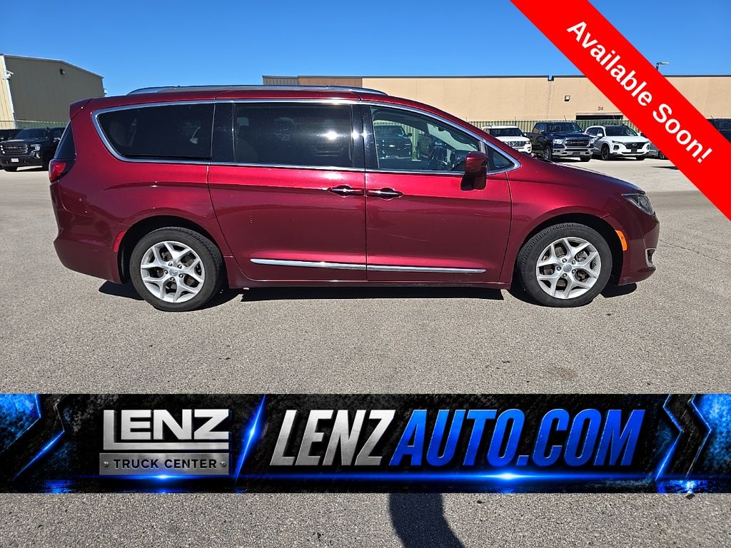  2017 Chrysler Pacifica Touring L Plus FWD   