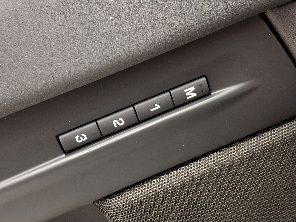 Thumbnail: 2026 Land Rover Range Rover Evoque - 20