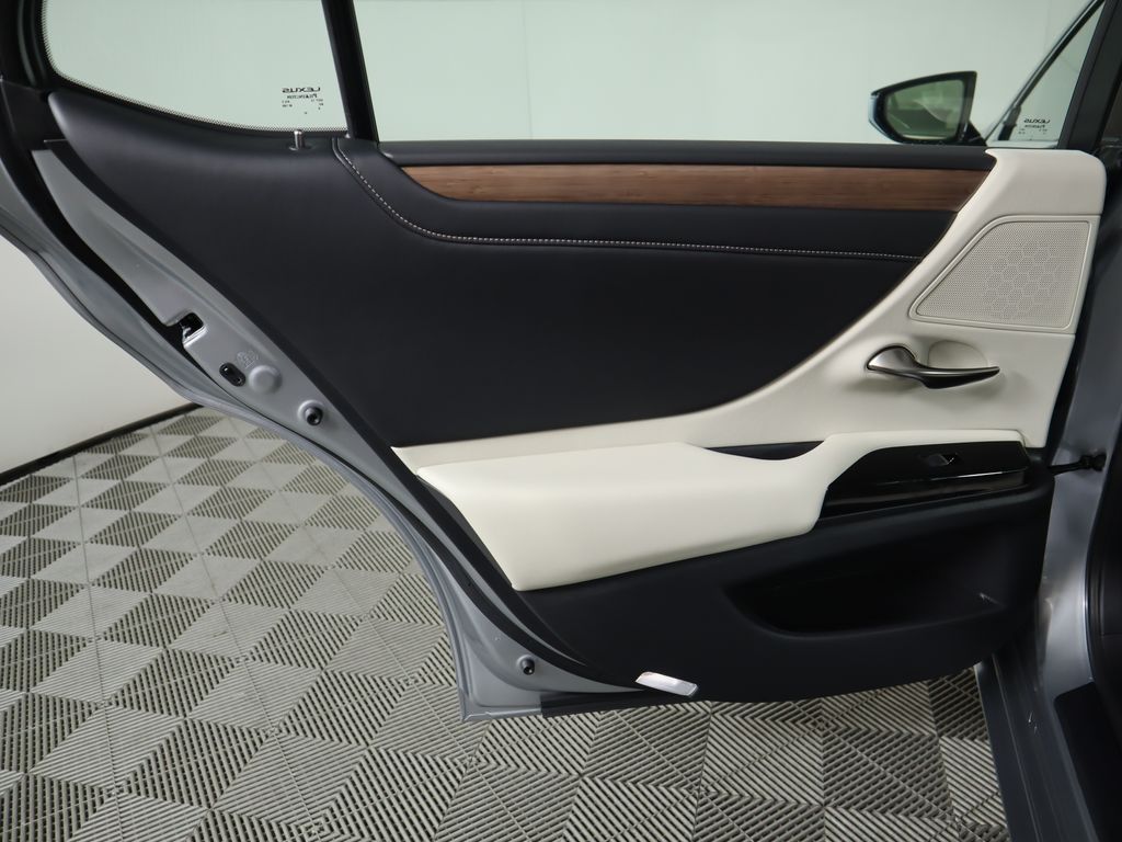 2025 Lexus ES Hybrid 300h 27