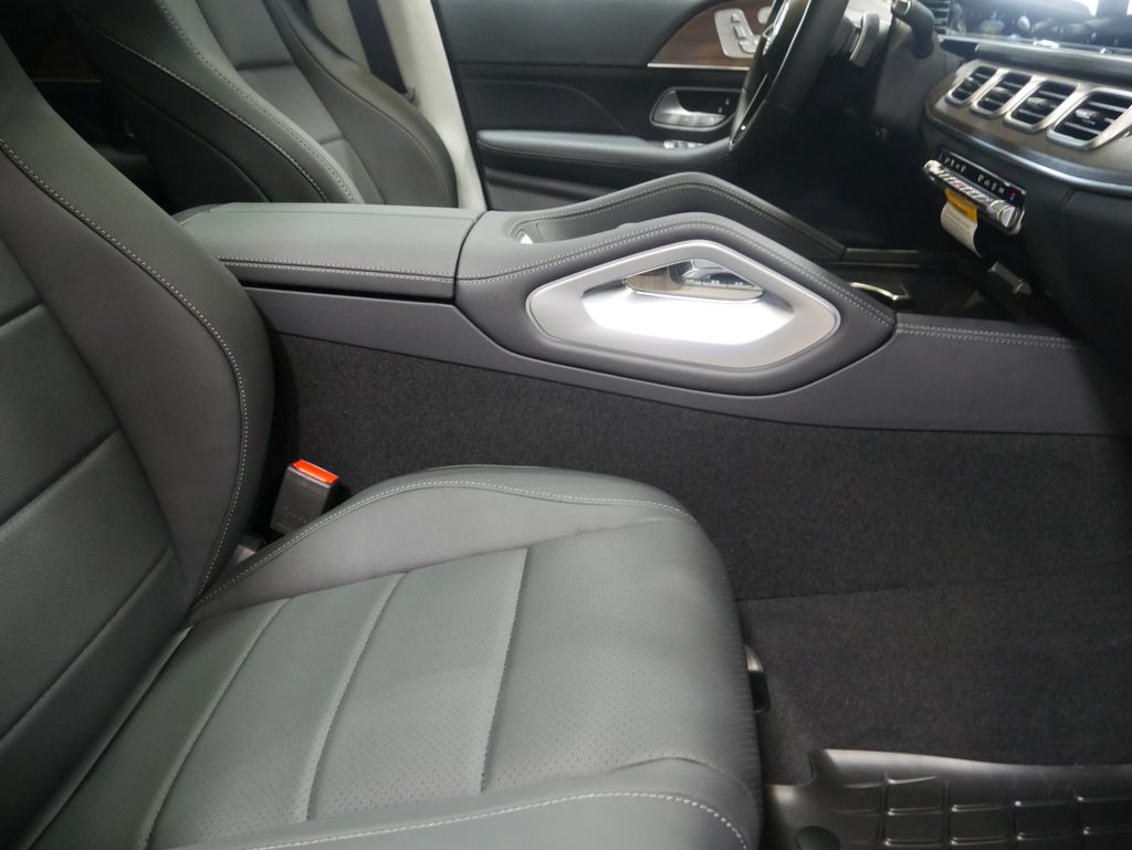 Thumbnail: 2026 Mercedes-Benz GLE - 31