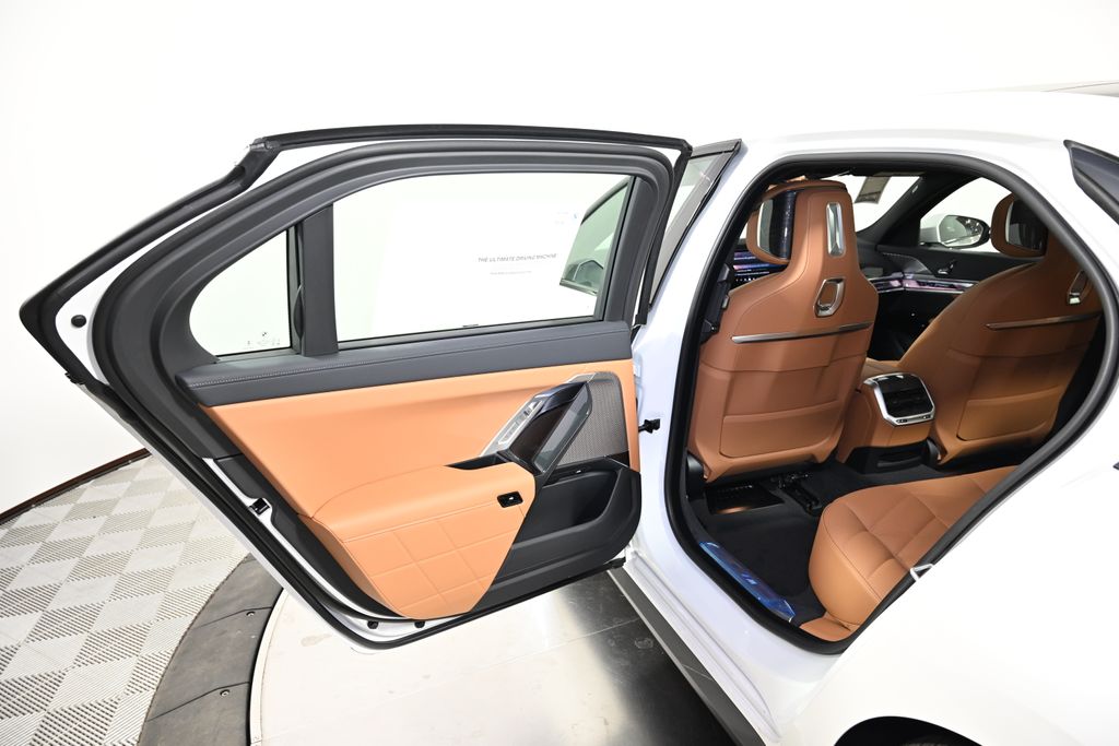 Thumbnail: 2026 BMW 7 Series - 23