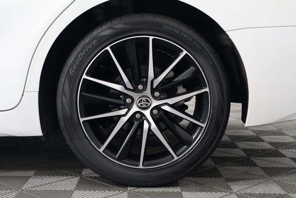 Thumbnail: 2022 Toyota Camry - 16