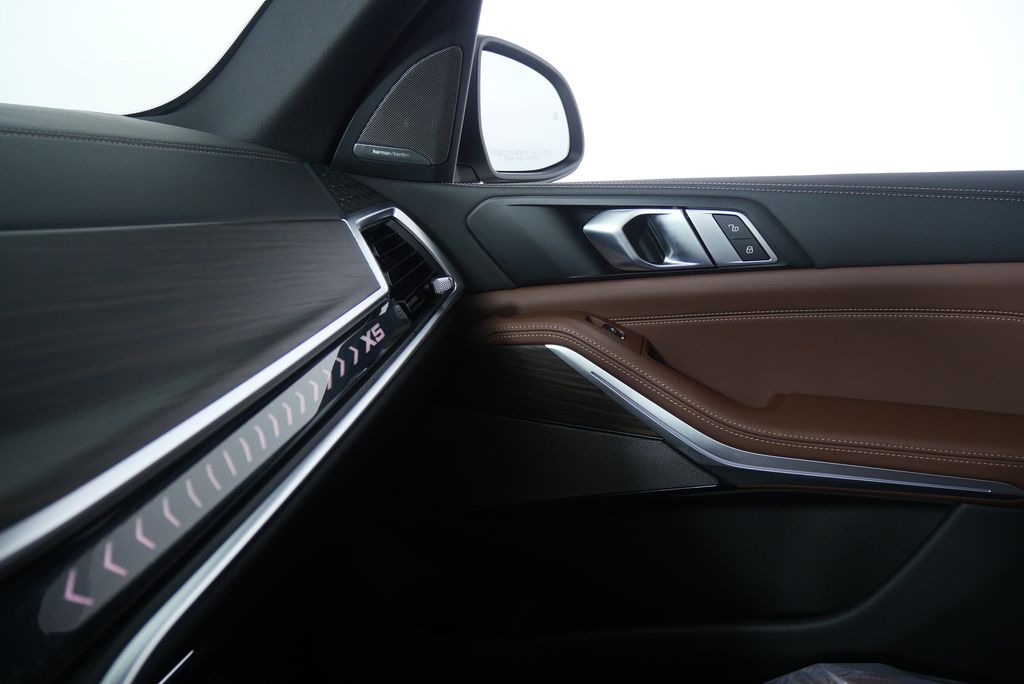 Thumbnail: 2026 BMW X5 - 23