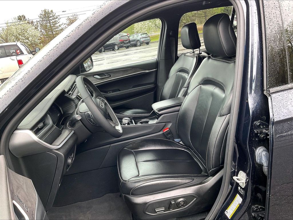 2024 Jeep Grand Cherokee — photo 10