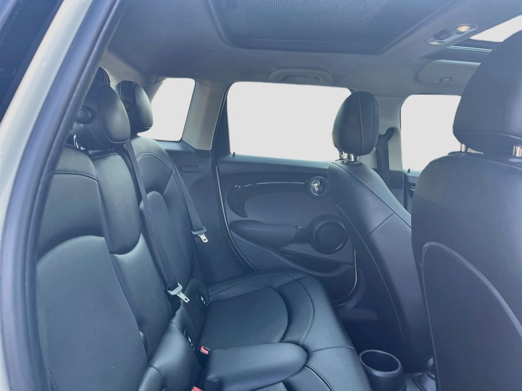 Used 2019 White MINI Classic image 26
