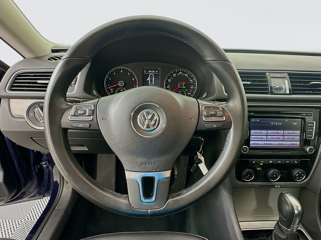 2014 Volkswagen Passat SE 11