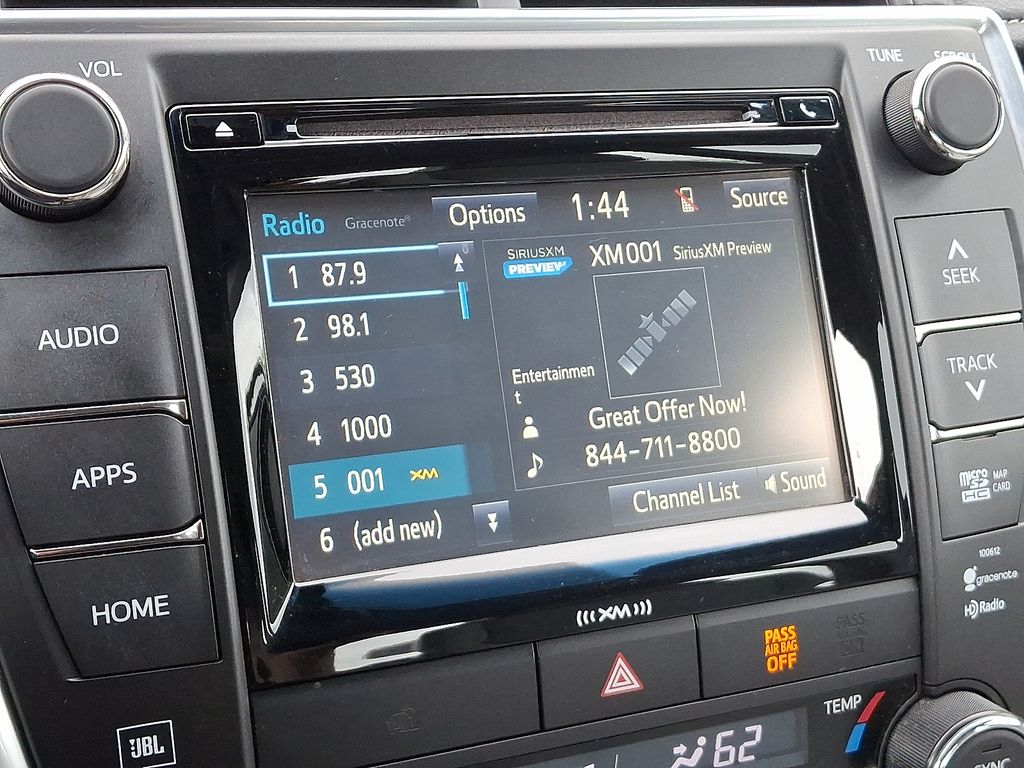 2017 Toyota Camry XLE 18