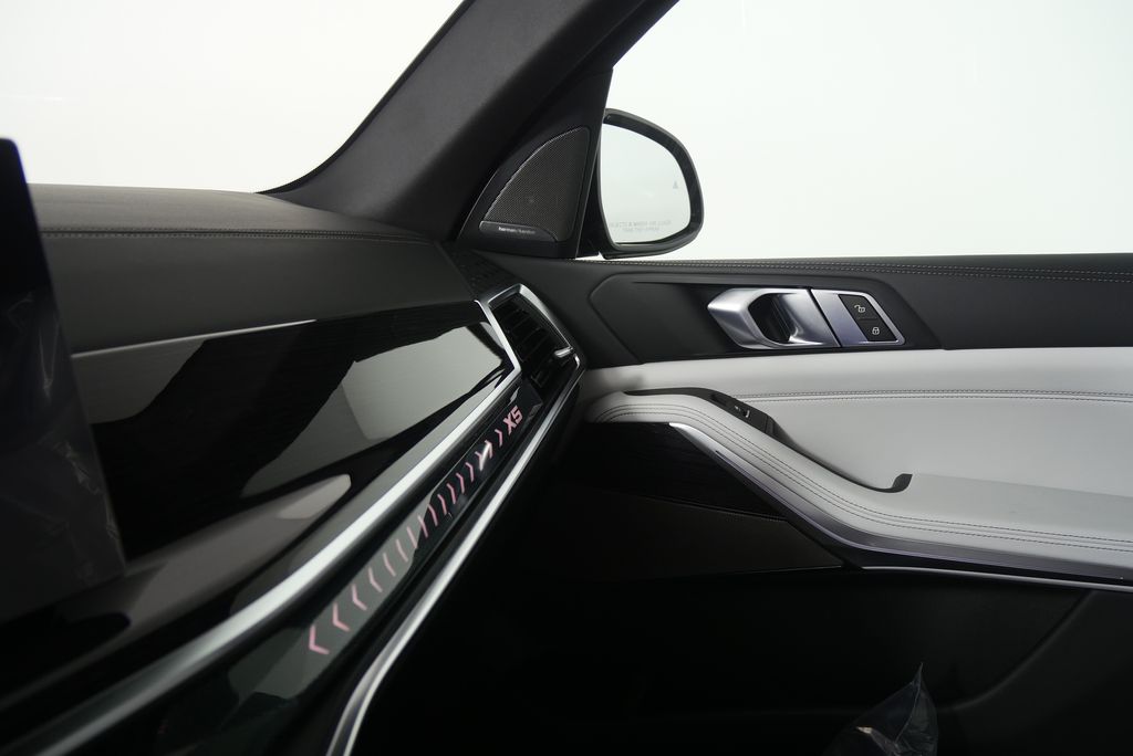 Thumbnail: 2026 BMW X5 - 25