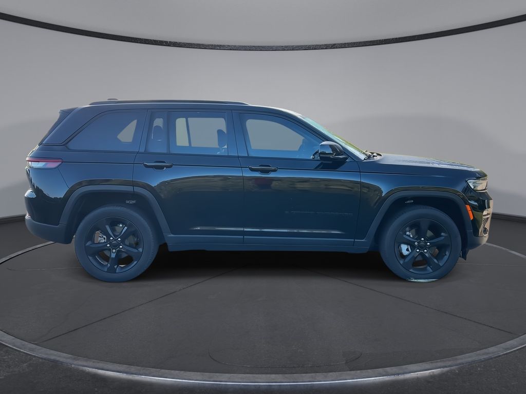 Thumbnail: 2023 Jeep Grand Cherokee - 9