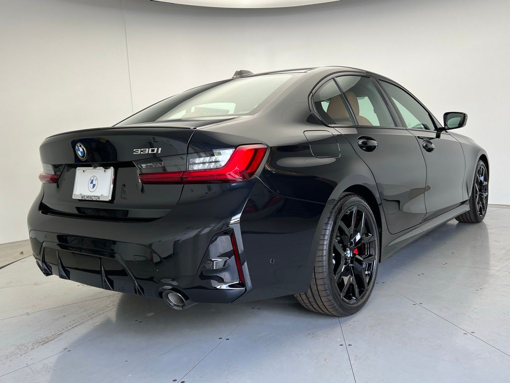 Thumbnail: 2026 BMW 3 Series - 3