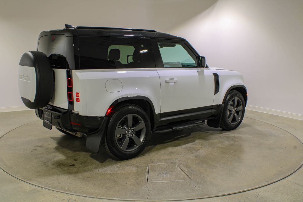 Certified Used 2025  Land Rover X-Dynamic SE image 5