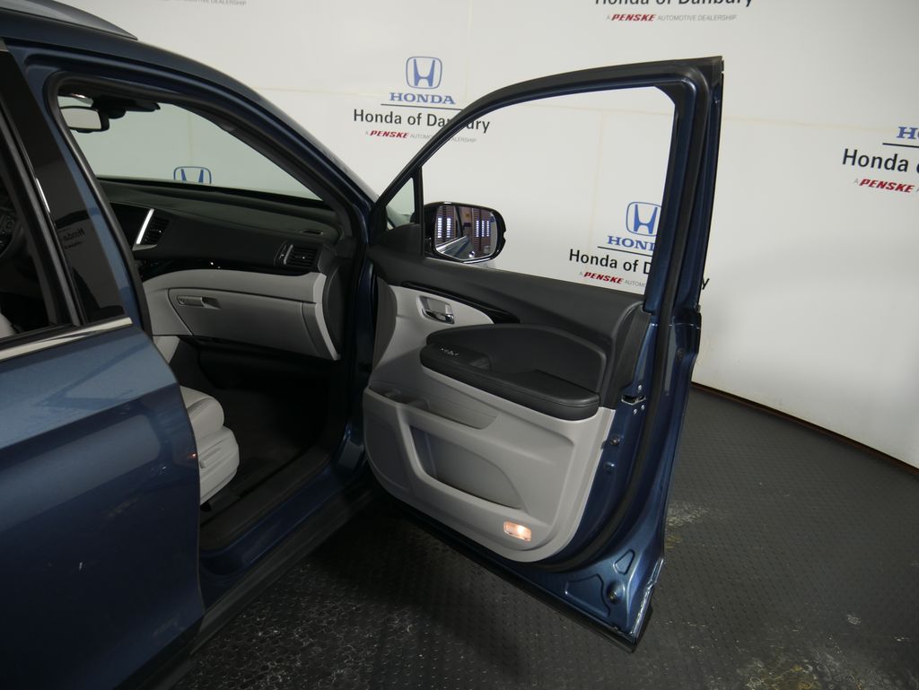 Thumbnail: 2017 Honda Pilot - 7