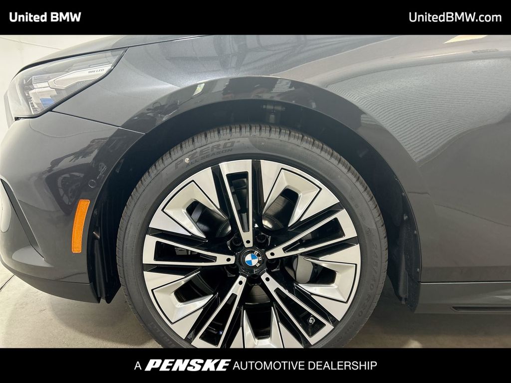 2025 BMW 5 Series 530i 10