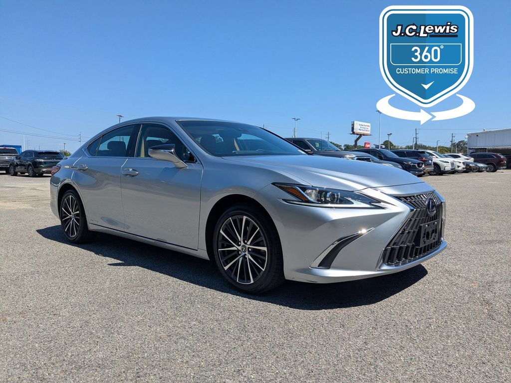 2022 Lexus ES 300h 