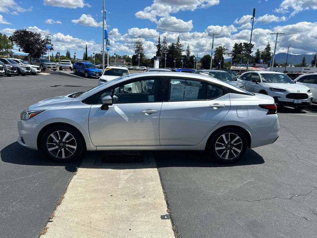 2021 Nissan Versa 1.6 SV 4