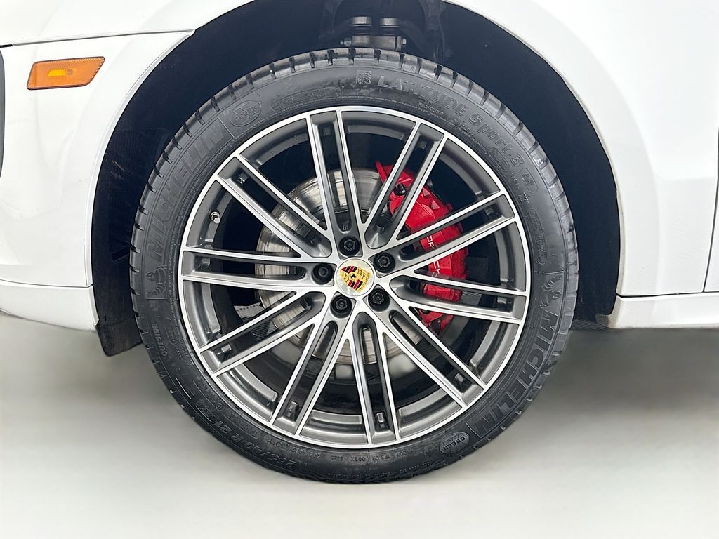 Thumbnail: 2020 Porsche Macan - 31