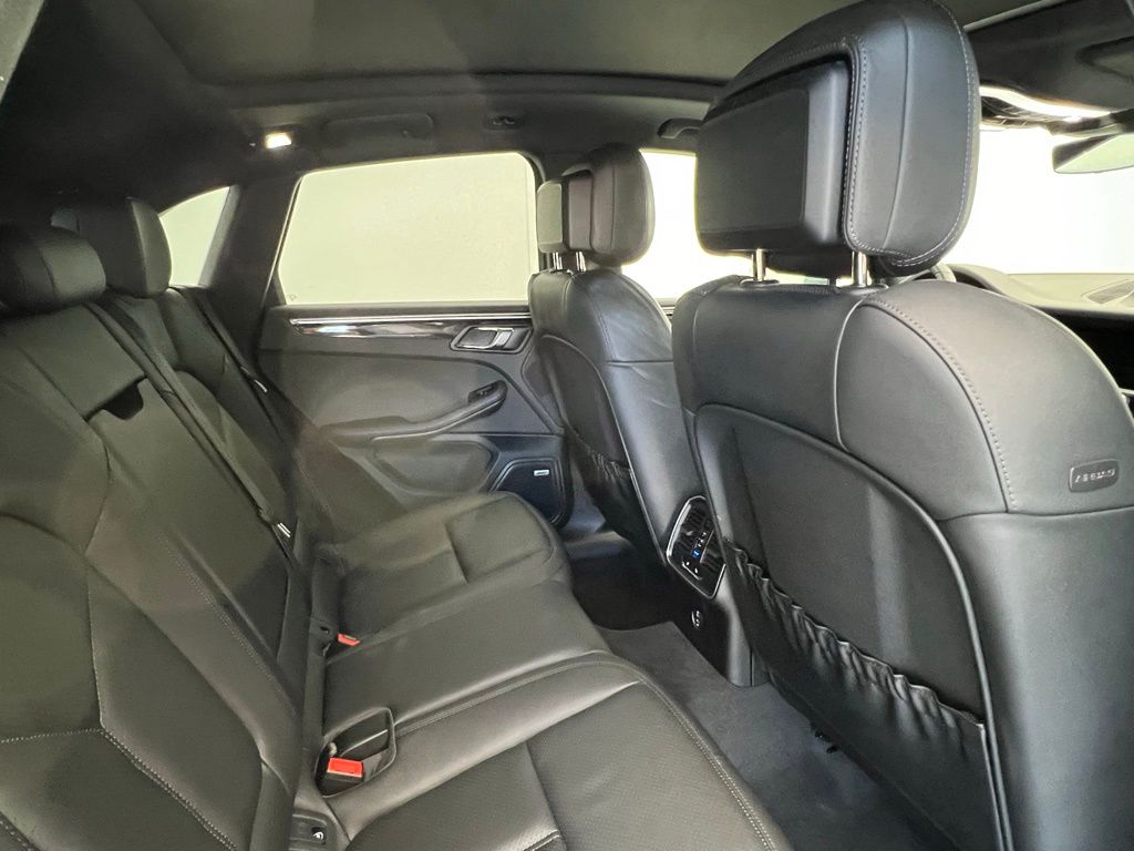 2022 Porsche Macan  16