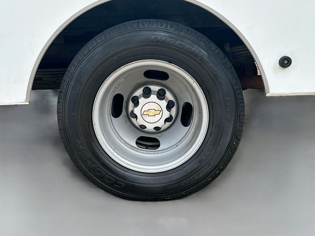 Used 2016 White Chevrolet Work Van image 27