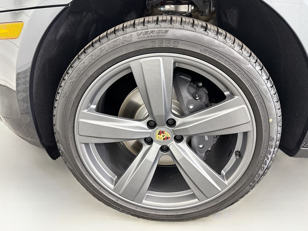 Thumbnail: 2026 Porsche Macan - 31