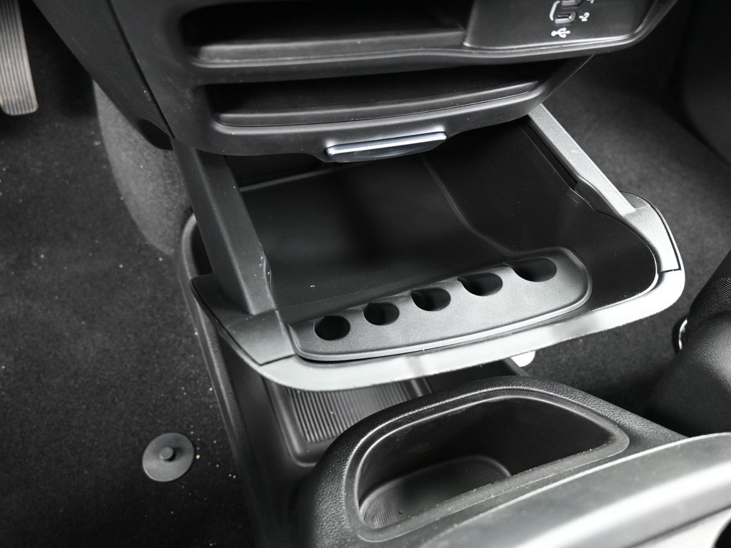 New 2026 Bright White Clearcoat Chrysler Select image 21