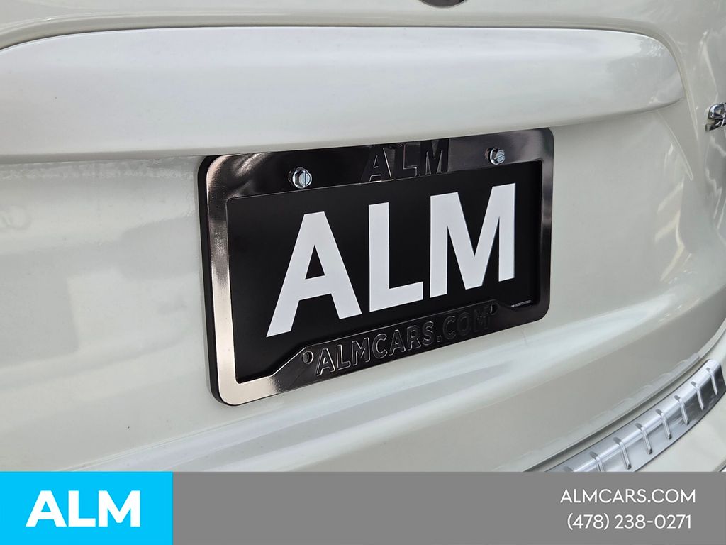 Used 2021 White Nissan SL image 12