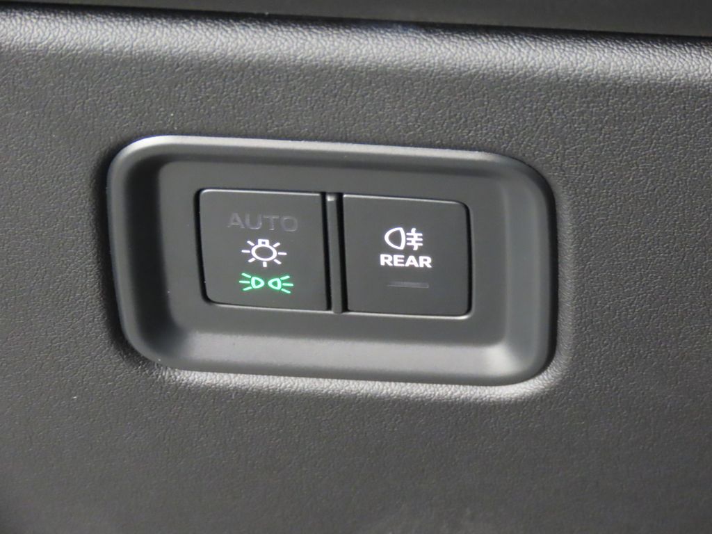 Thumbnail: 2024 Porsche Macan - 24