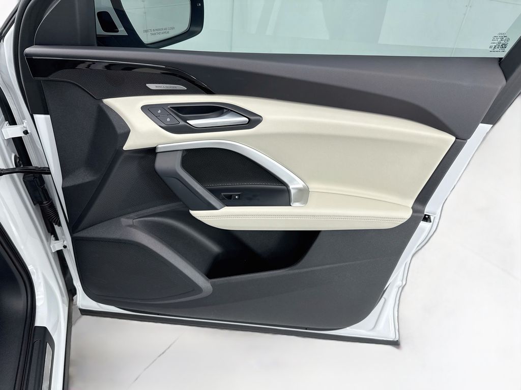 Thumbnail: 2025 Audi Q5 - 24