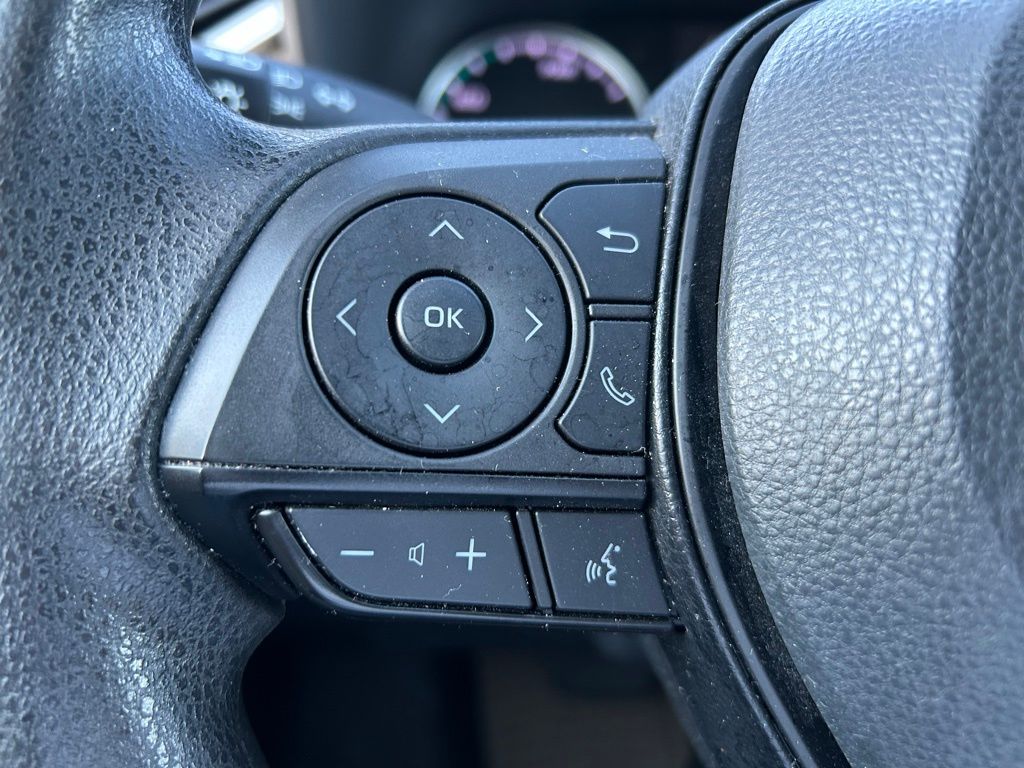 Thumbnail: 2022 Toyota RAV4 - 19