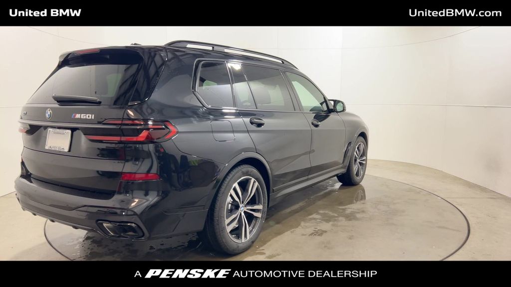 2026 BMW X7 M60i 8