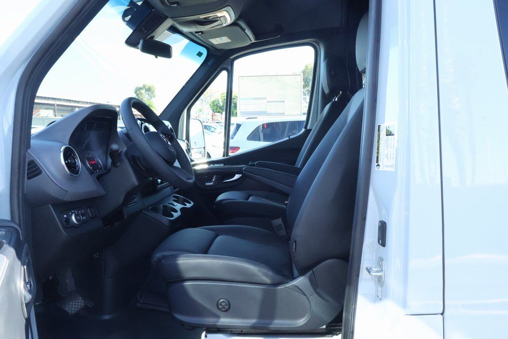 Thumbnail: 2025 Mercedes-Benz Sprinter - 6