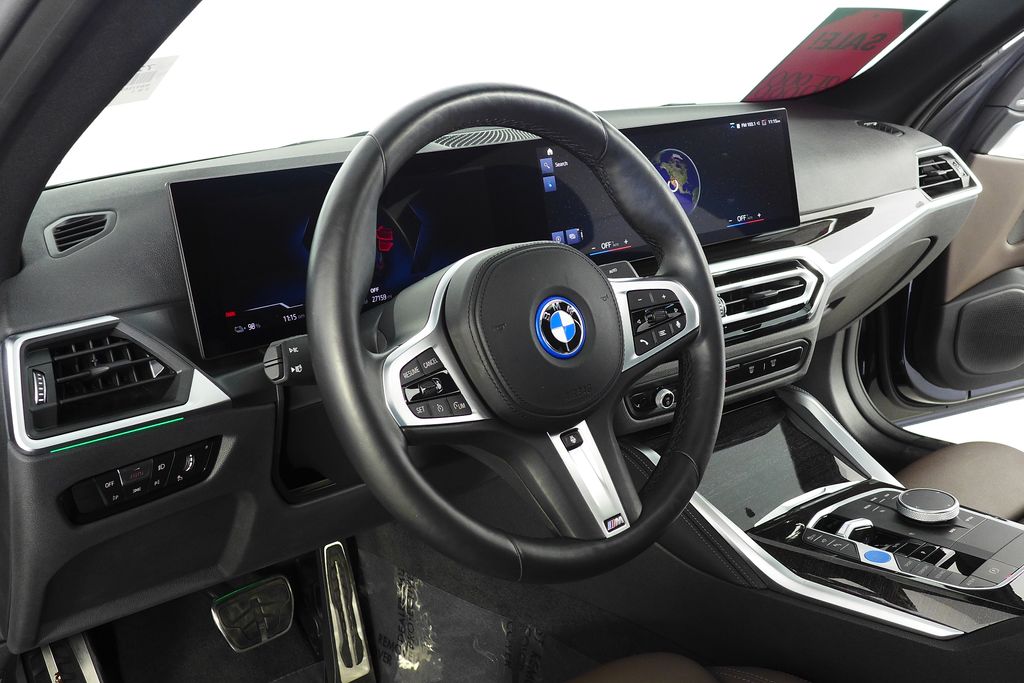 Thumbnail: 2023 BMW i4 - 31