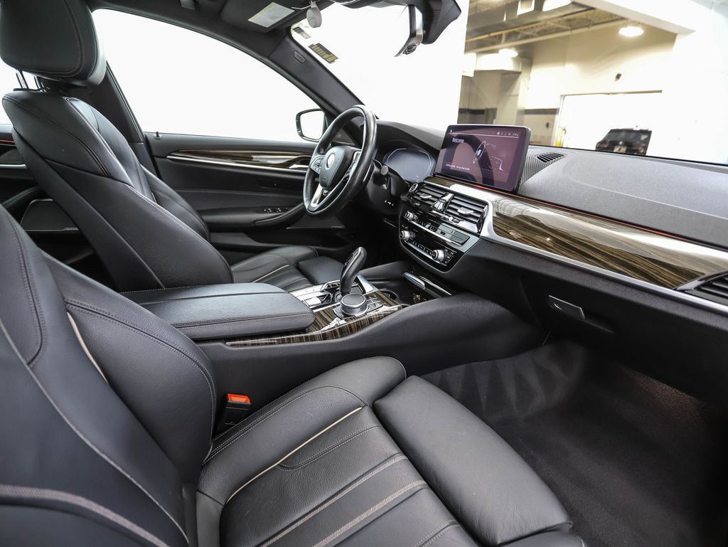 Thumbnail: 2021 BMW 5 Series - 30