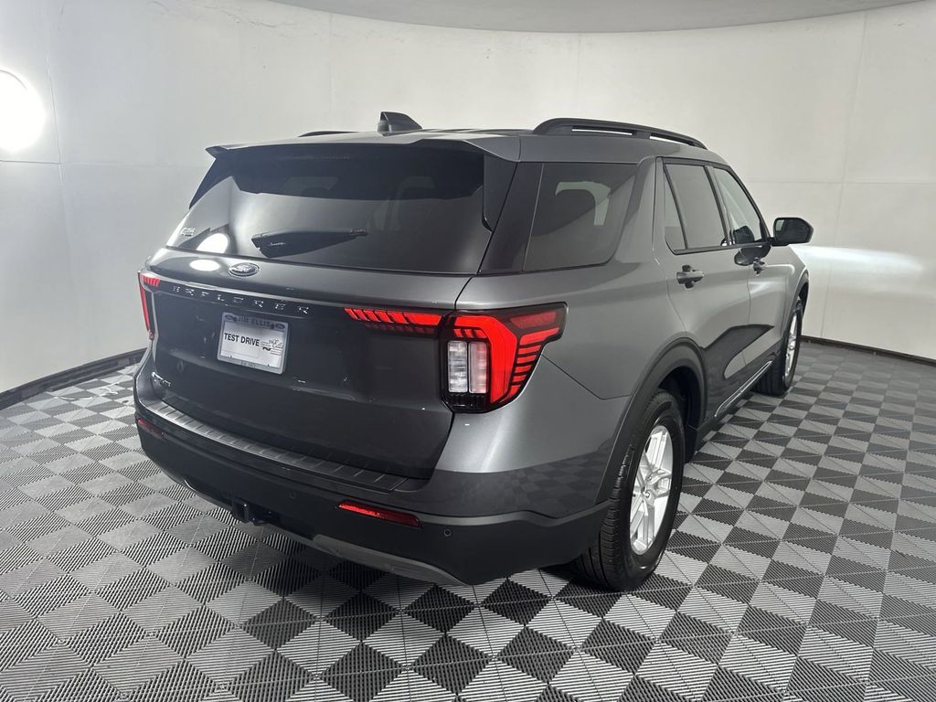 2025 Ford Explorer Active 7