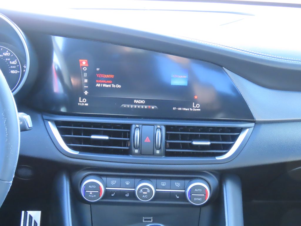 Thumbnail: 2019 Alfa Romeo Giulia - 8