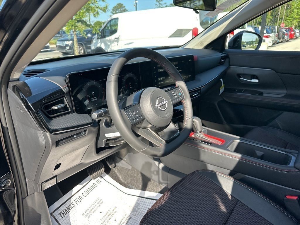 2025 Super Black Nissan Kicks SR FWD SUV