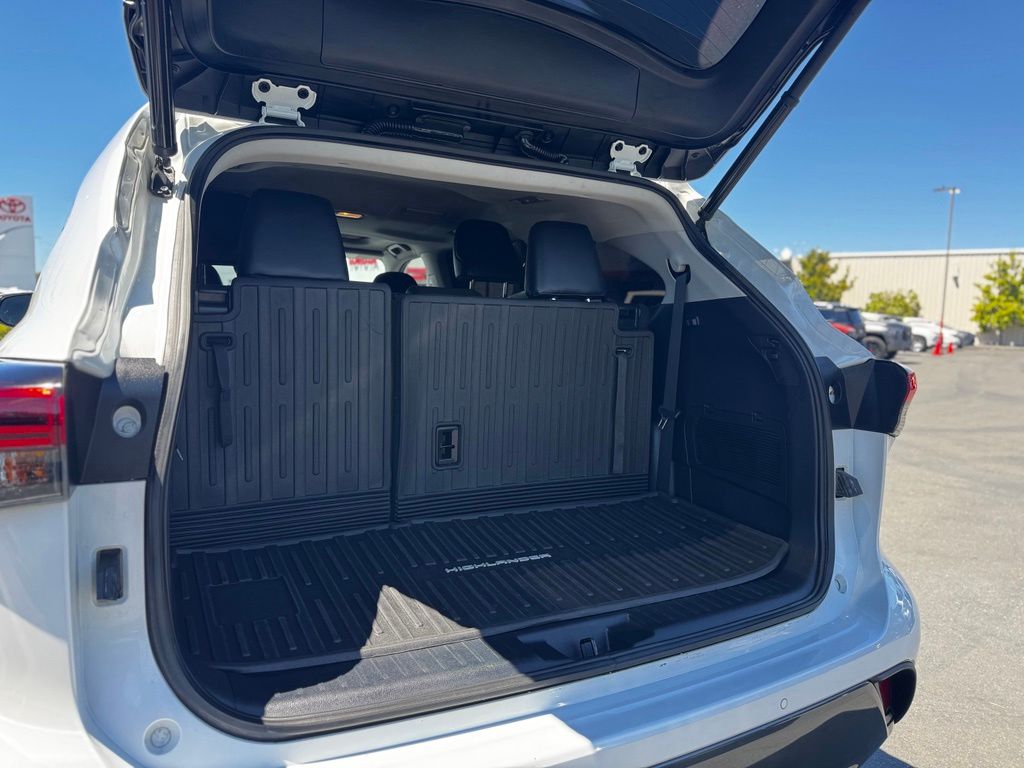 Used 2022 Toyota Highlander Hybrid SUV
