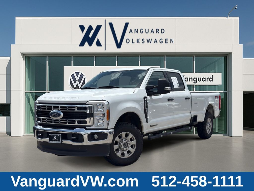 Oxford White 2023 Ford F-250 Super Duty Pickup Truck Four-Wheel Drive Automatic